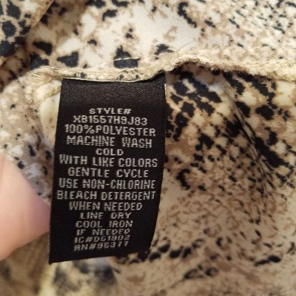 Sanctuary Women's Snakeskin Short Sleeve Blouse size Medium - Picture 6 of 7